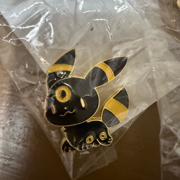 Set of 7 Pokemon Eevee evolution pins NEW umbreon vaporeon leafeon
Sylveon - Picture 8 of 10